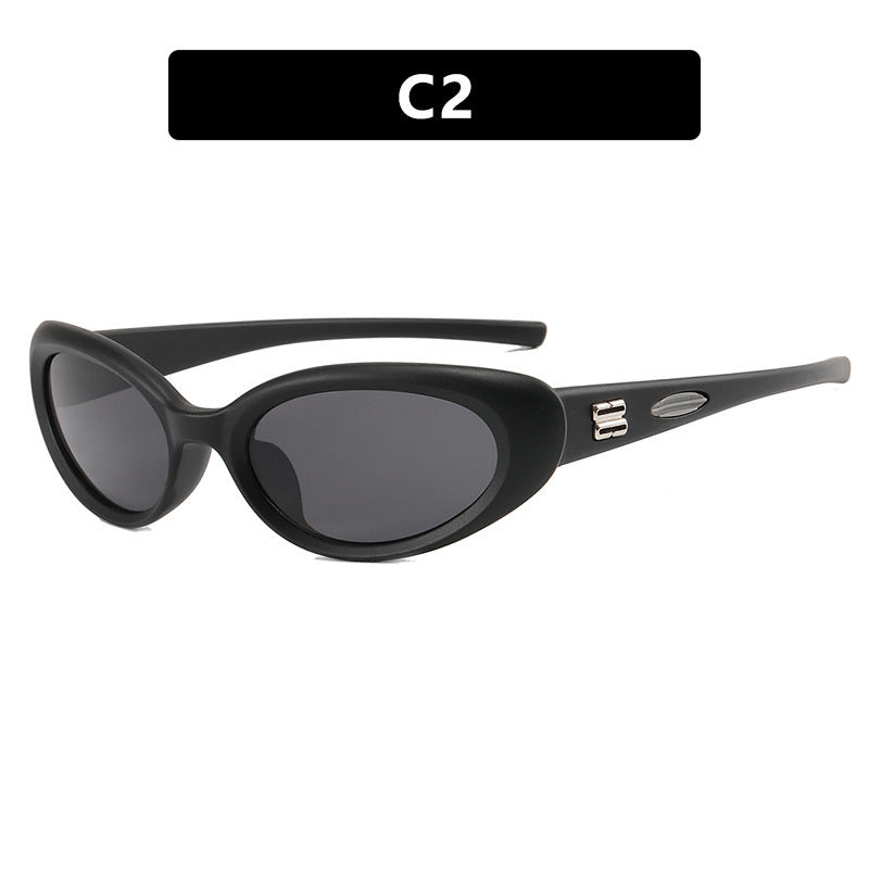 Damen modische Sonnenbrille mit außergewöhnlicher Form und kontrastierenden Farbakzenten Brehn