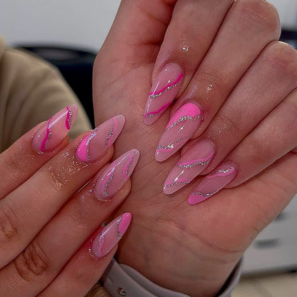 Stylische Glitzer-Stiletto-Nagelkunst Brehn