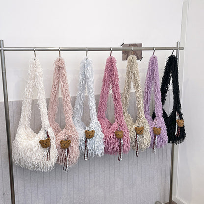 Fluffige Fransenschultertasche