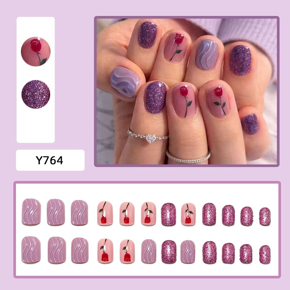 Kunstvoller Nagelspitzen Set mit Blattakzenten Brehn