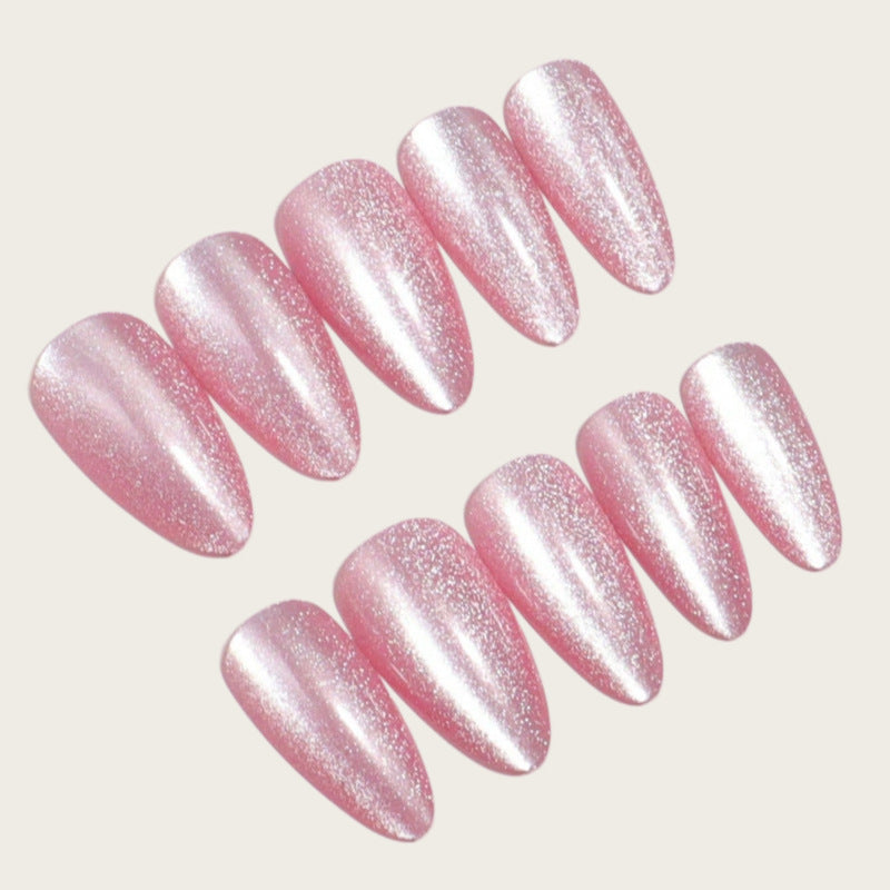 Glänzende Kunstnägel mit elegantem Ombre-Effekt Brehn