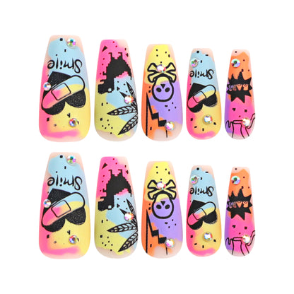 Kunstvolle Nagelkunst mit buntem Motiv und Glitzerverzierung Brehn