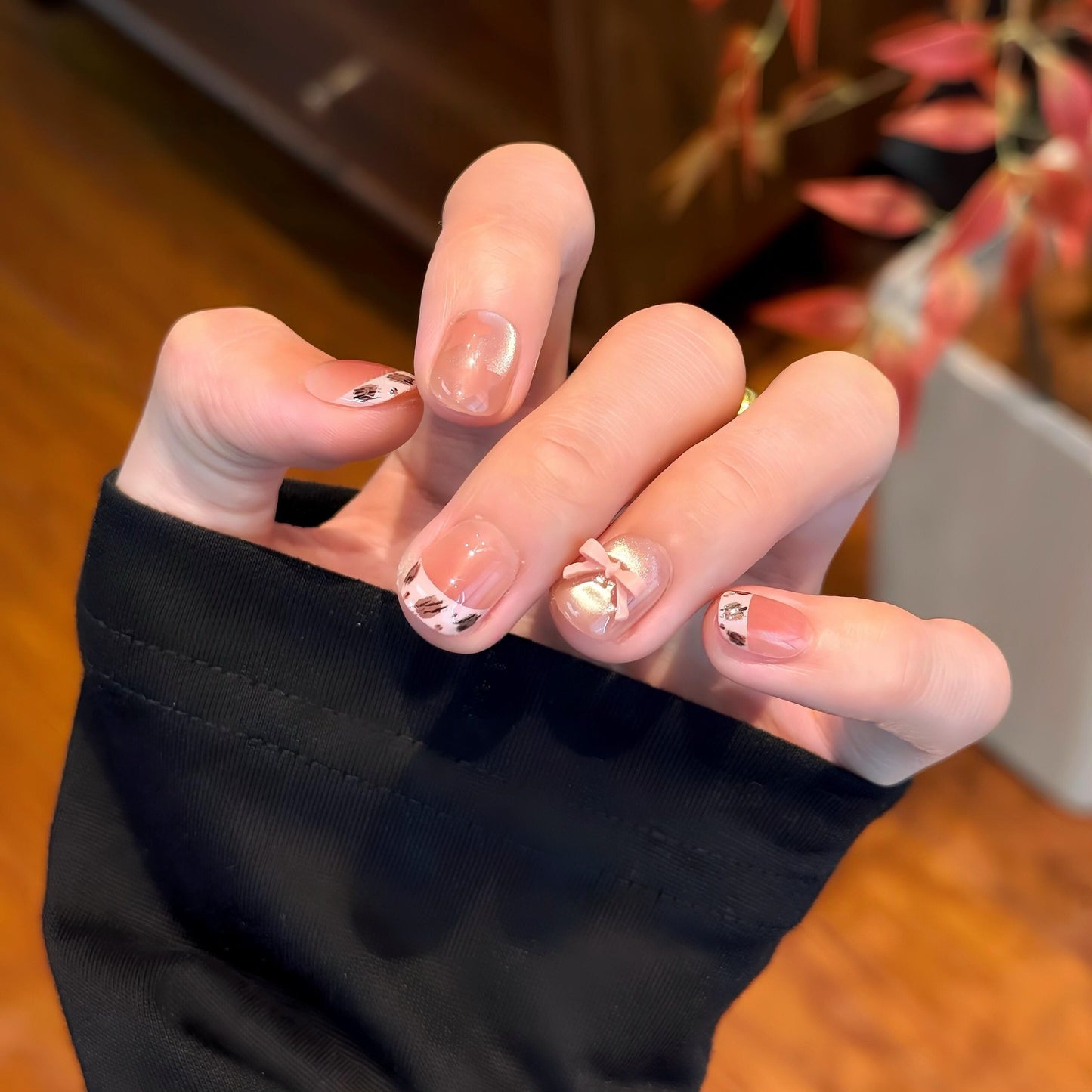 Kunstnagelset mit Dekorativem Design Brehn