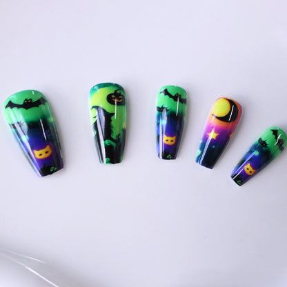Halloween-inspiriertes Leuchtendes Nagelkunst Brehn