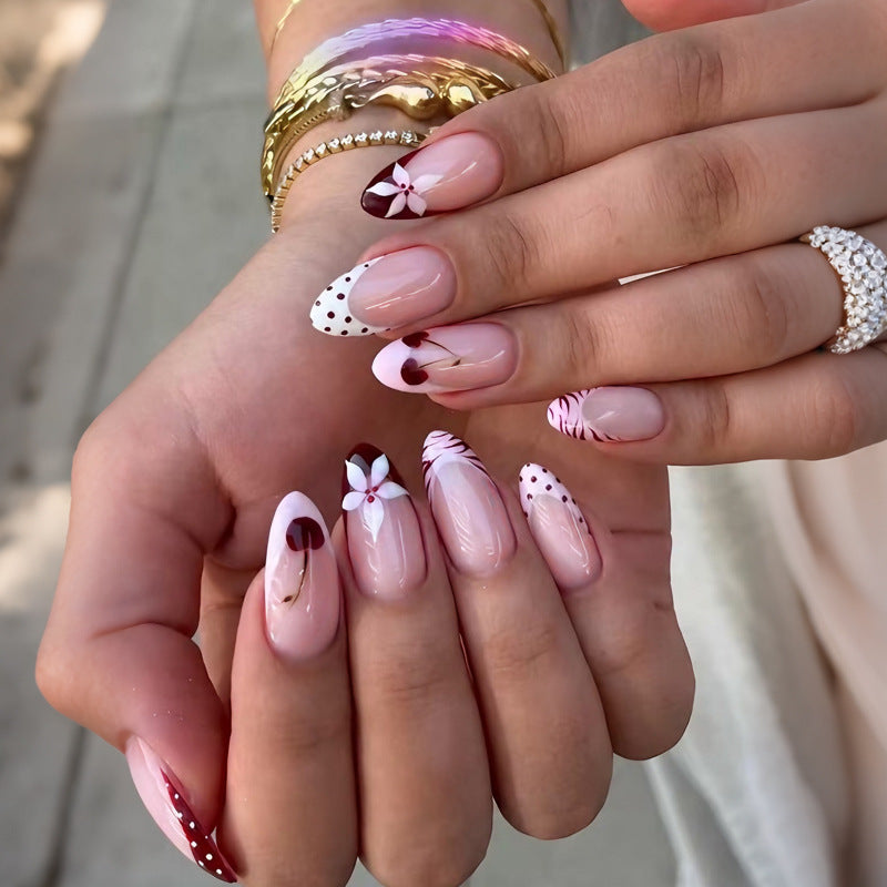 Kunstnagelset mit kreativen Blüten-, Herz- und Polka-Dots-Designs Brehn