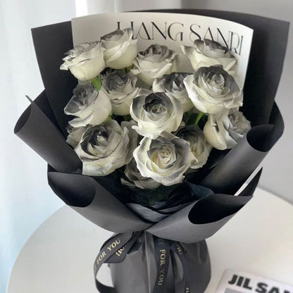 Elegante Blumenstrauß mit dekorativem schwarzen Box