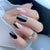 Künstlerisches Press-On Nail Set mit modernen geometrischen Designs Brehn