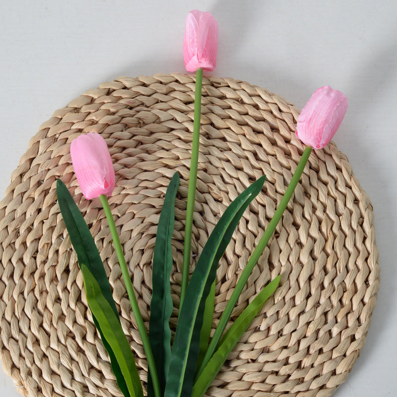 Dekorative Kunsttulpenstielarrangement