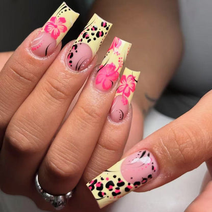 Stylische Florale Acryl Nagelverbesserungen Brehn