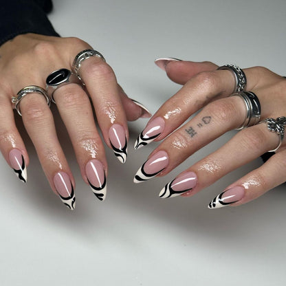 Elegante Stiletto Press-On Nagelkunst mit Strass-Akzenten Brehn