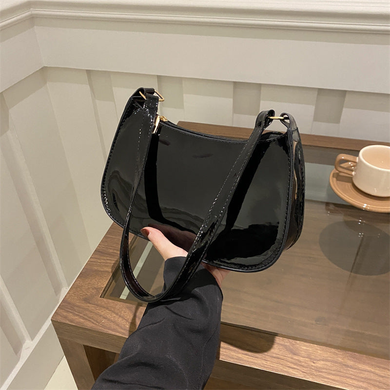 Chic Lackleder Schultertasche Brehn