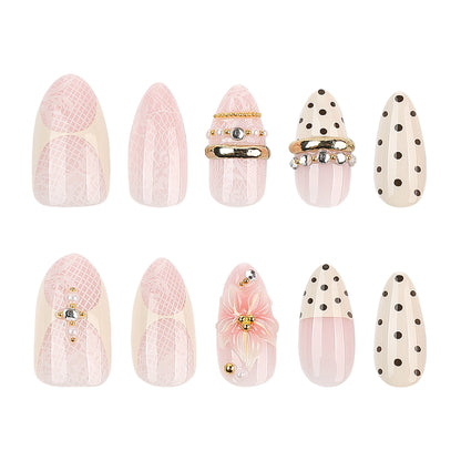 Kunstvolle Nagelverlängerungen mit eleganten floralen und Glitzer-Akzenten Brehn