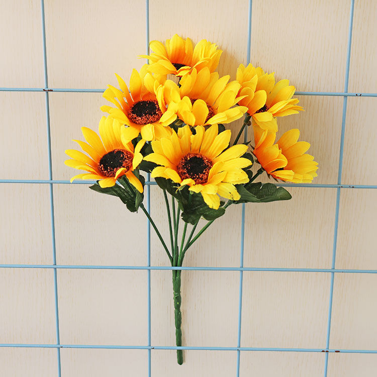 Lebensechter Blumenstrauß