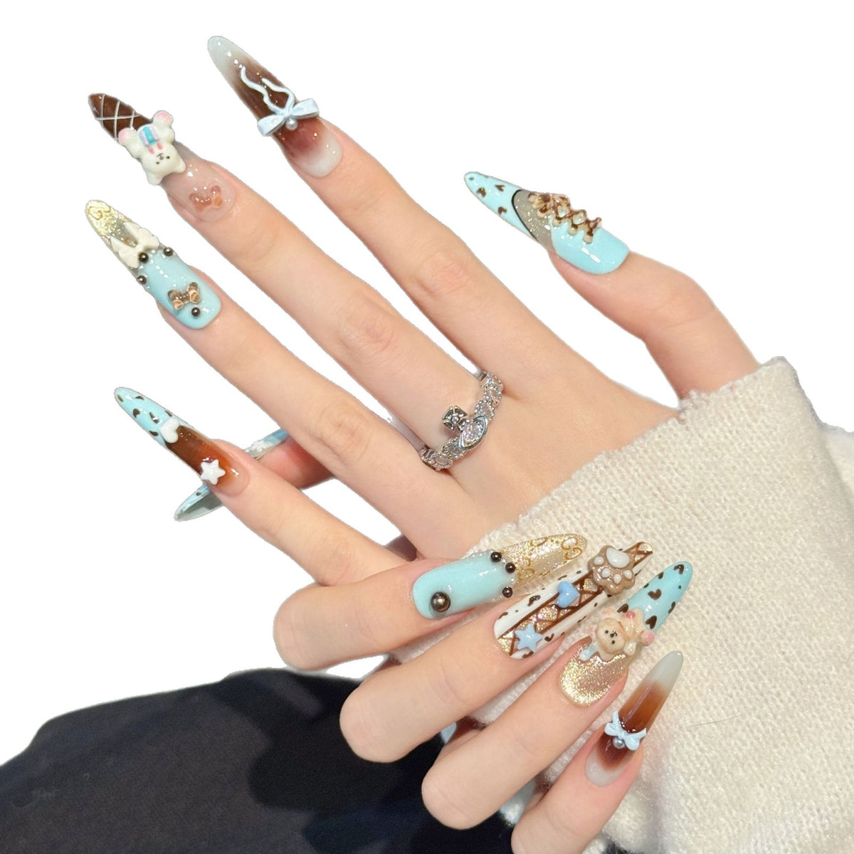 Dekoratives Press-On-Nagelkunst-Set mit verspielten Designs