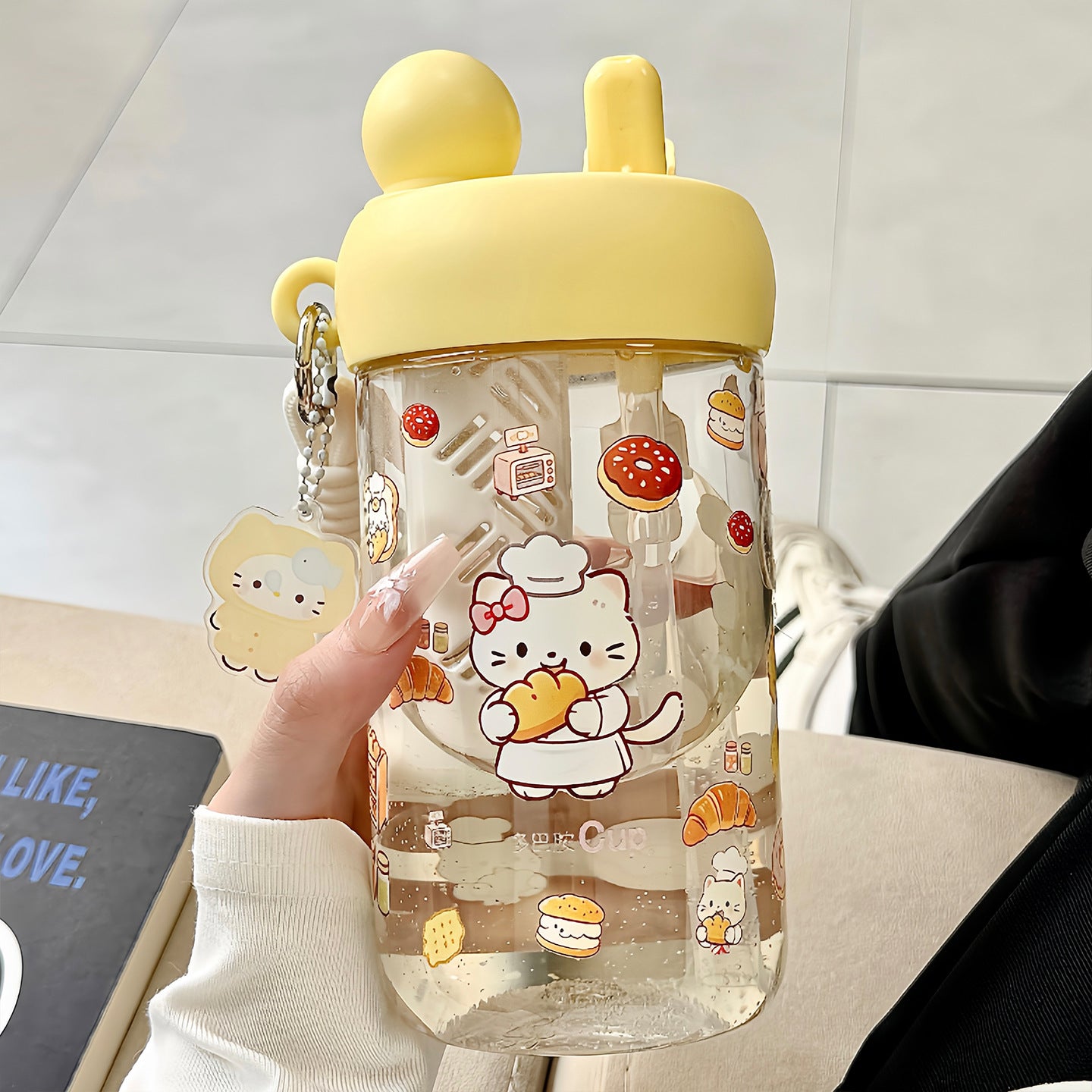 Damen Trinkflasche mit integriertem Tiermotiv und praktischem Tragegriff Brehn