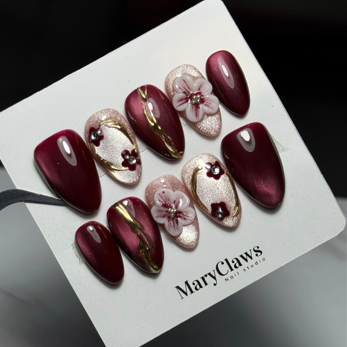 Künstlerisches floral verziertes Press-On-Nagelset Brehn