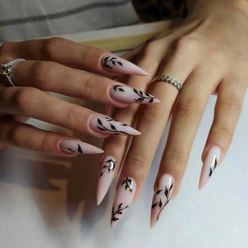 Elegante Künstliche Spitzennägel mit Floral Design Brehn