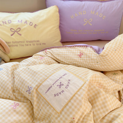 Gefüllte Steppdecke mit Karomuster, Wendbares Bett-Set und Bestickten Kissen