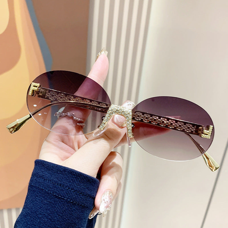 Damen Sonnenbrille mit glitzerndem Rahmen und ovalen Gläsern Brehn
