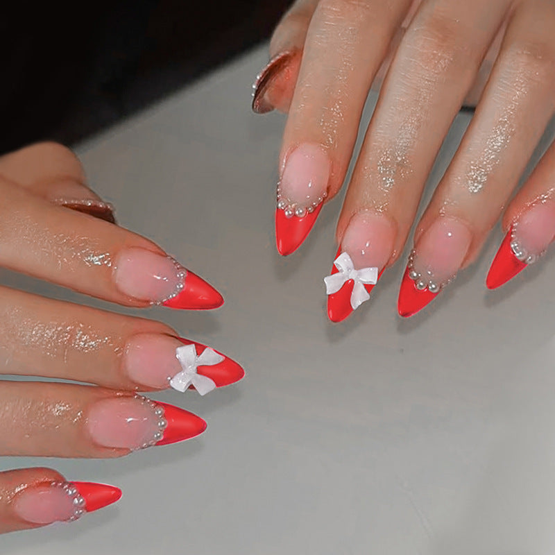 Elegantes Press-On-Nagelset mit Perlen- und Schleifenakzenten Brehn