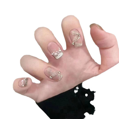 Elegante Press-On-Nagelkunst Set mit Perlenverzierungen Brehn