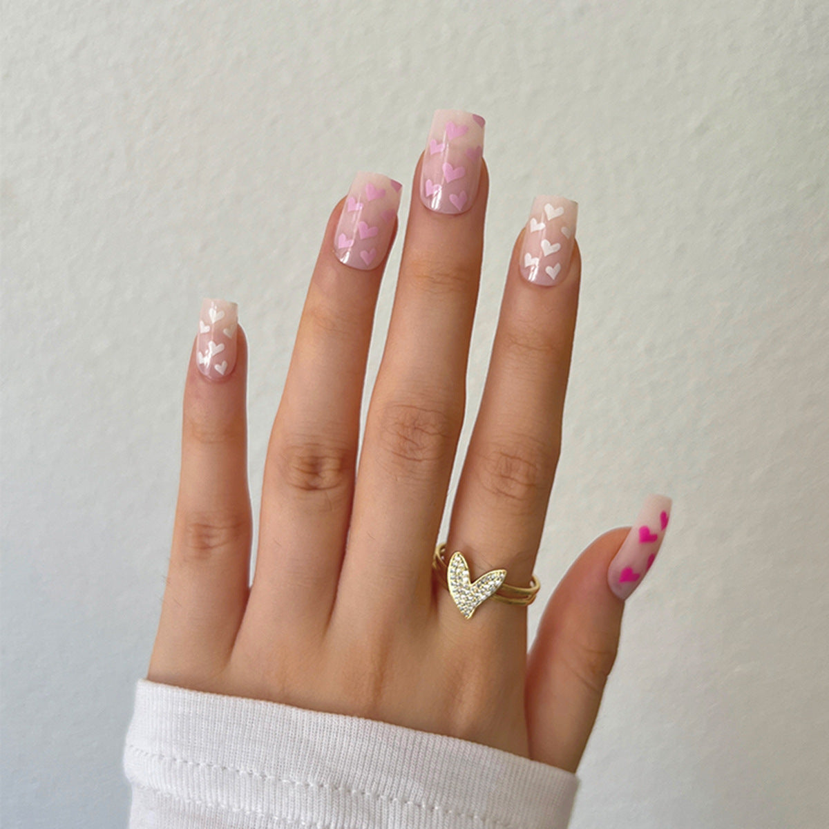 Kunstvolle Nagelverlängerungen mit elegantem Blattmuster Brehn