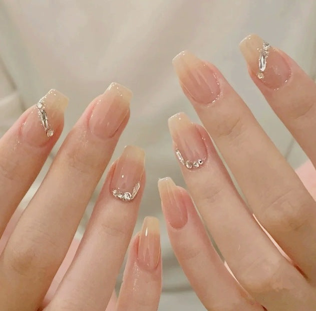Elegante Press-On Nagelkunst Brehn