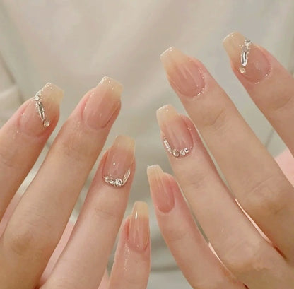 Elegante Press-On Nagelkunst Brehn