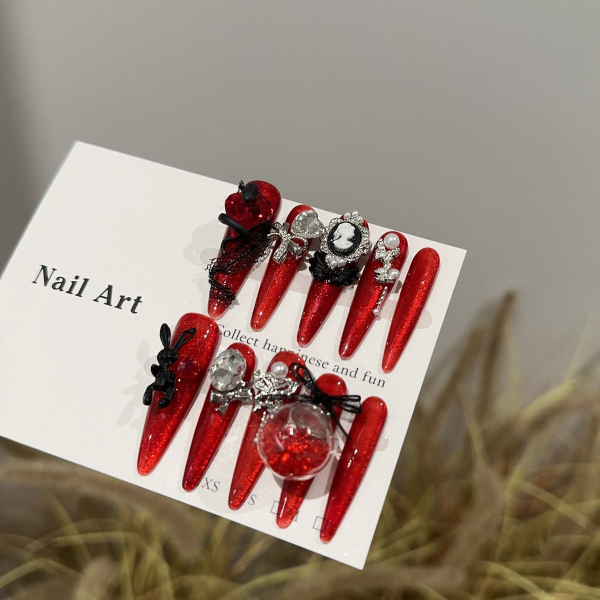 Künstlerisches dekoratives Press-On Nagelkunst Set