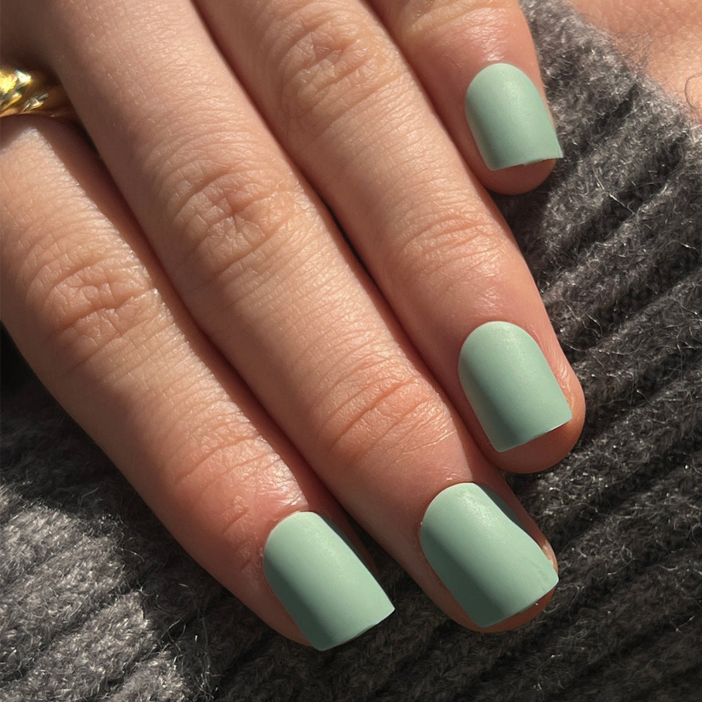 Künstliche Nagelkunst mit mattem Finish Brehn