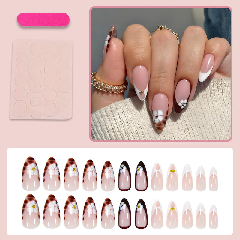 Kunstnagelset mit eleganten Blumen- und Ombré-Designs Brehn