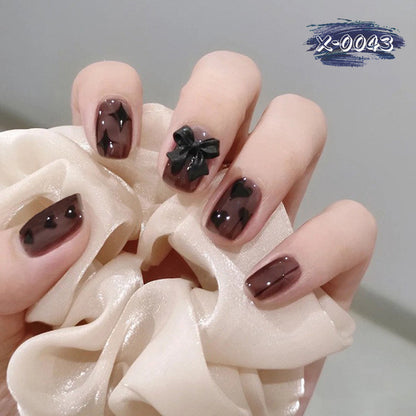 Künstlerisches Nageldesign-Kit mit Schleifenakzenten