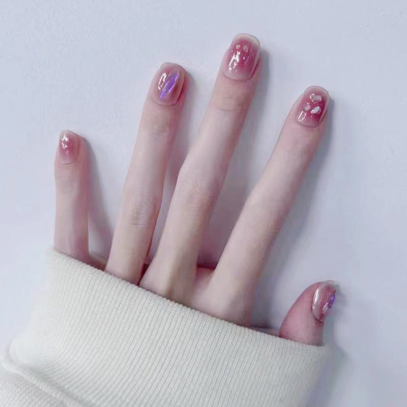 Kunstnagelset mit funkelnden Glitzer- und holografischen Akzenten Brehn