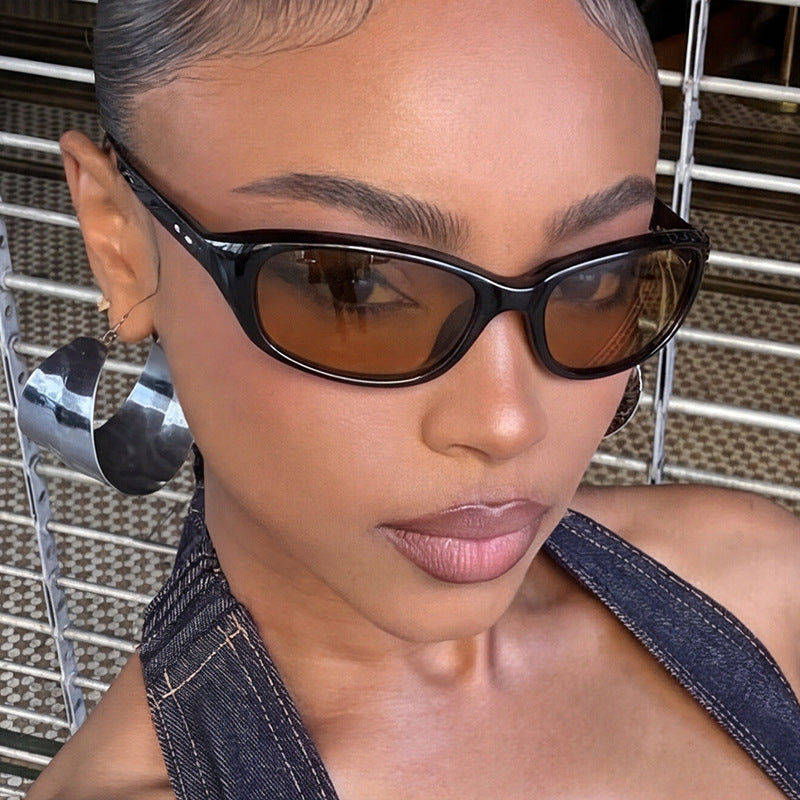 Damen sportliche Sonnenbrille mit breitem, ergonomischem Rahmen Brehn