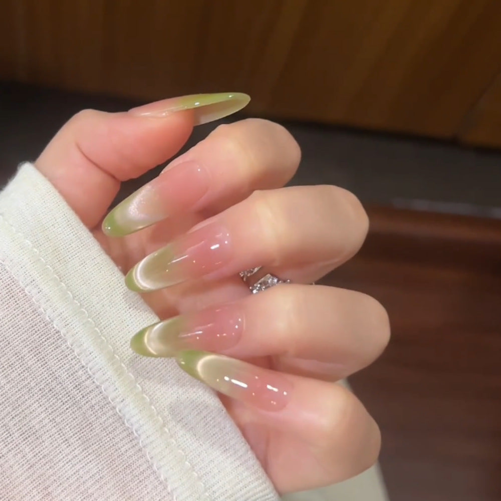 Ombre Stiletto Press-On Nagelkunst mit Schmuckakzenten Brehn