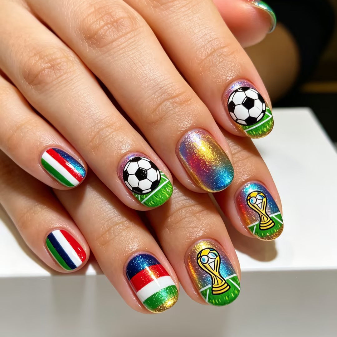 Kunstnägel mit Fußball-Motiv und Glitzereffekten Brehn
