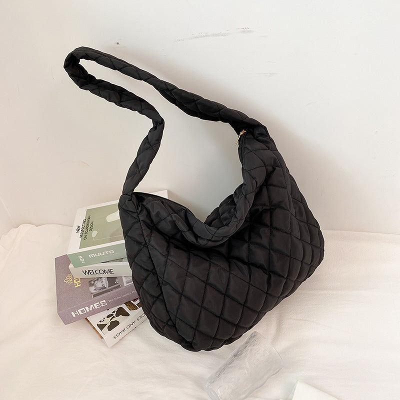 Gepolsterte Stepp-Hobo-Handtasche