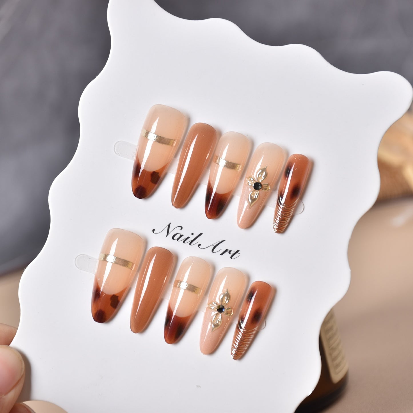 Elegante dekorative Press-On Nail Set Brehn