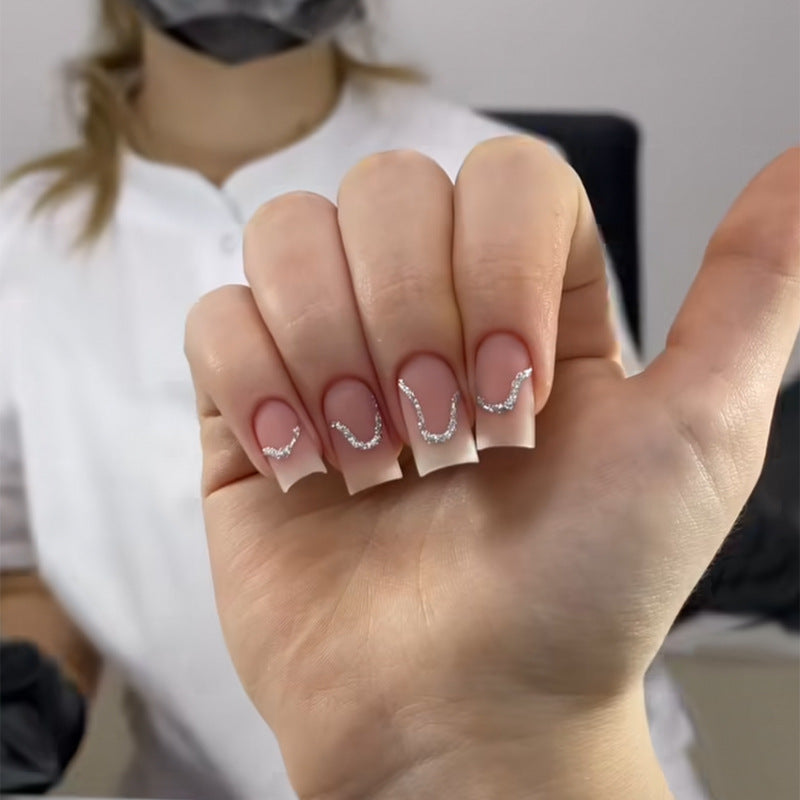 Elegante Stiletto Press-On Nagelkunst mit Strass-Akzenten Brehn