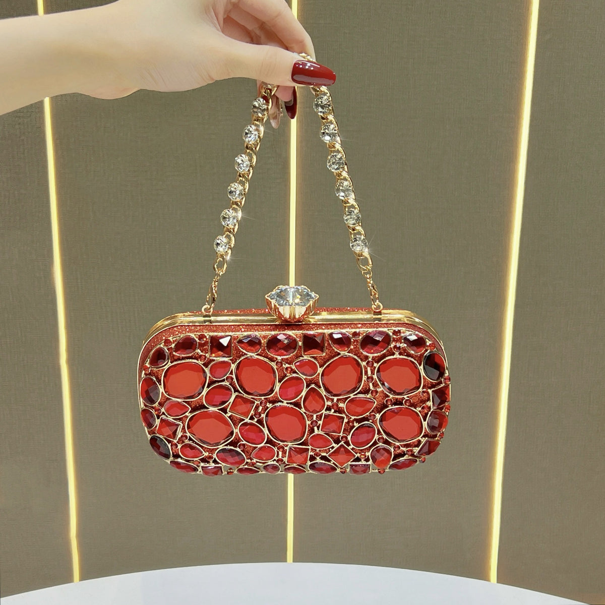 Dekorative Kristallakzentuierte Abend-Clutch