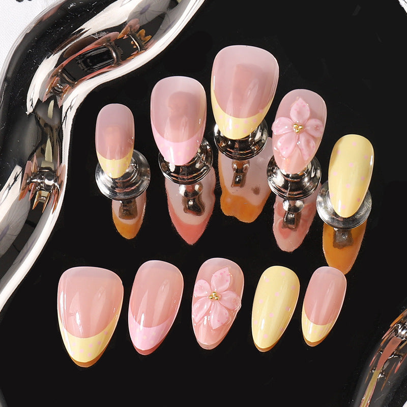 Floral Eleganter Press-On-Nagelset Brehn