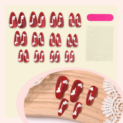 Kunstnagelset mit romantischen Herzmotiven Brehn