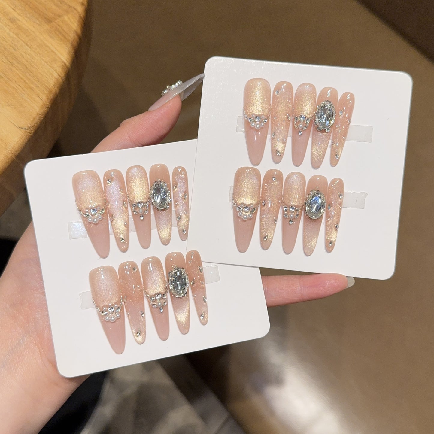 Kunstnägel mit Glamourösem Design Brehn