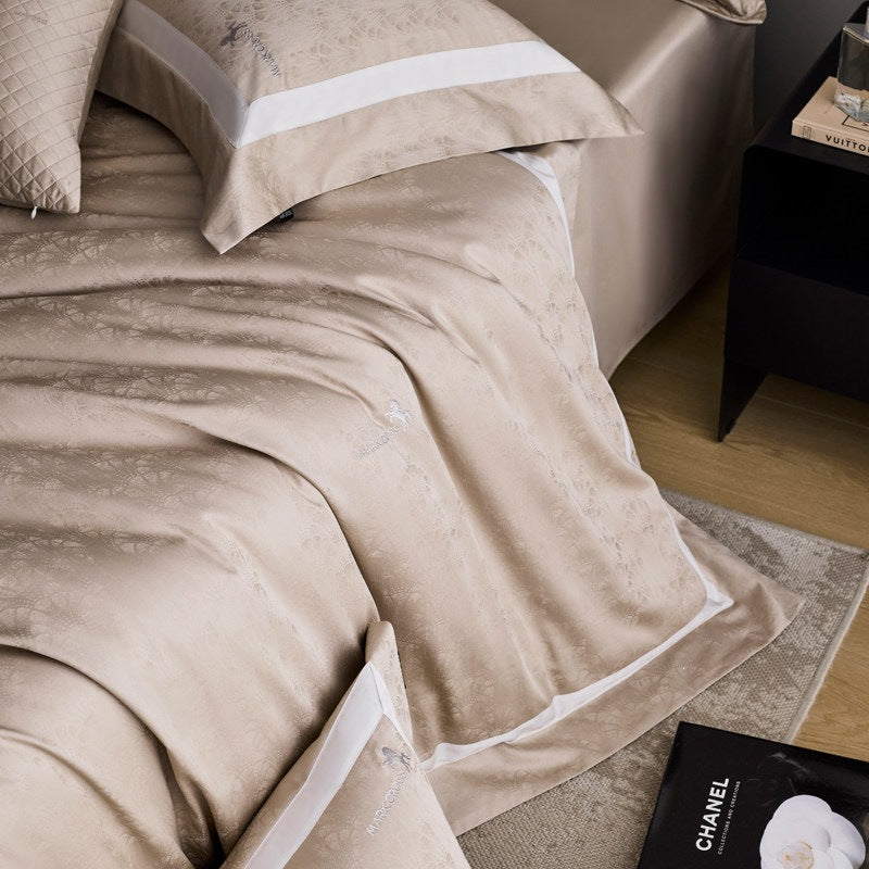 Premium-Bettwäschegarnitur aus Baumwollsatin mit dezentem Jacquard‑Relief und feinem Saum