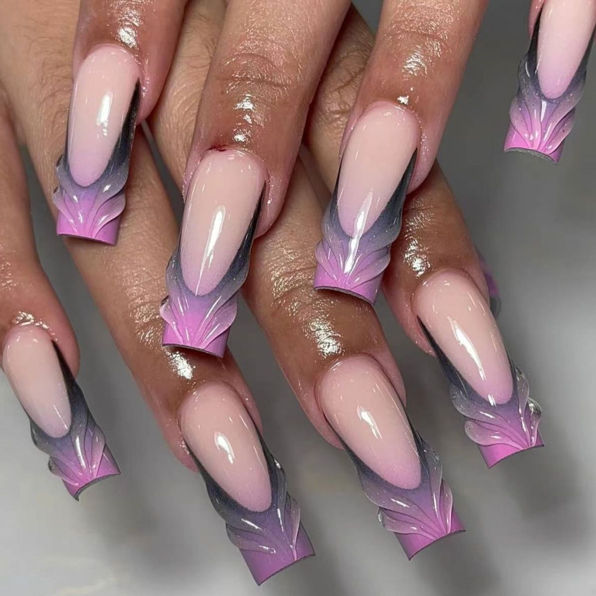 Kreative Nagelspitzen mit eleganten Spitzen Brehn