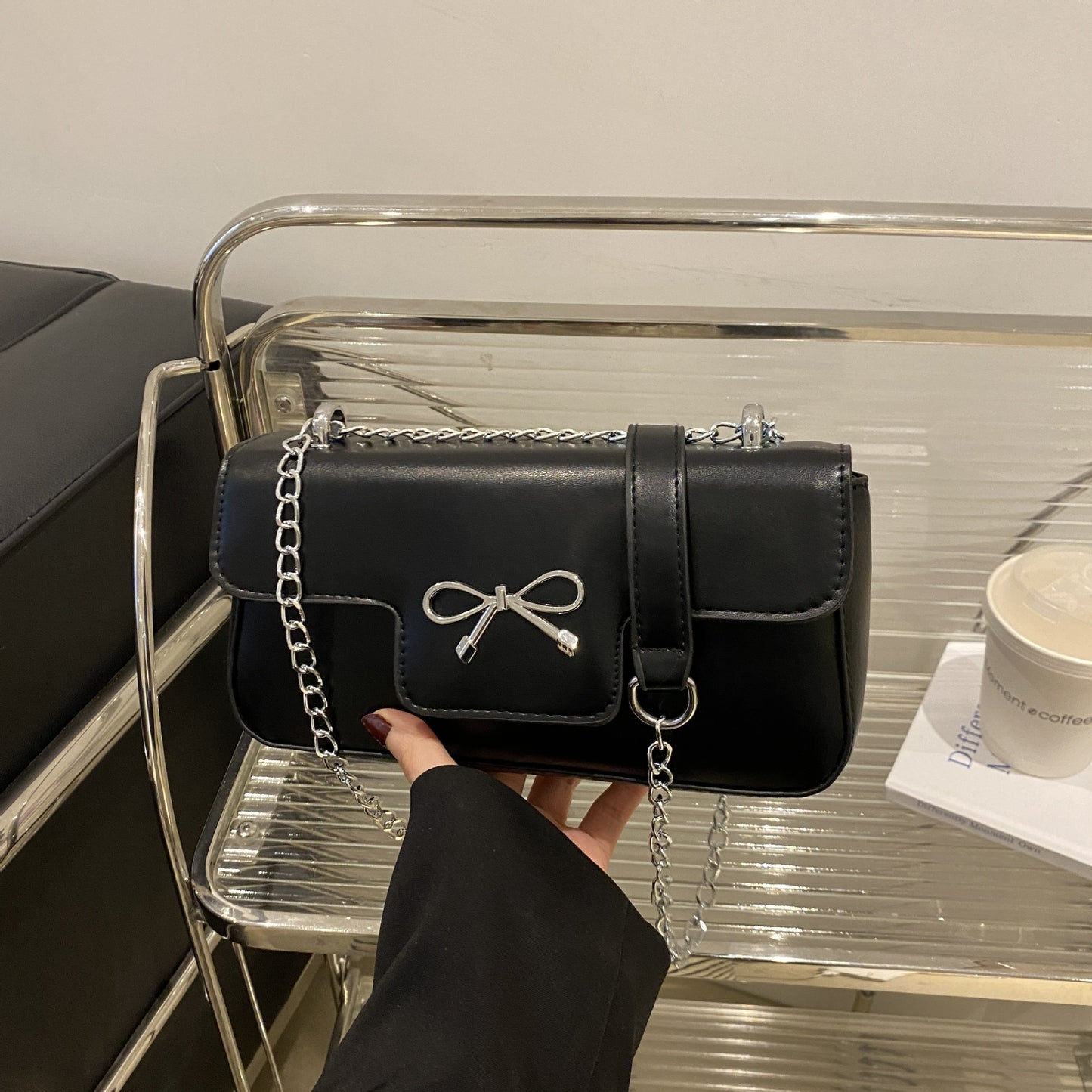 Elegante Schleifenakzent-Umhängetasche Brehn