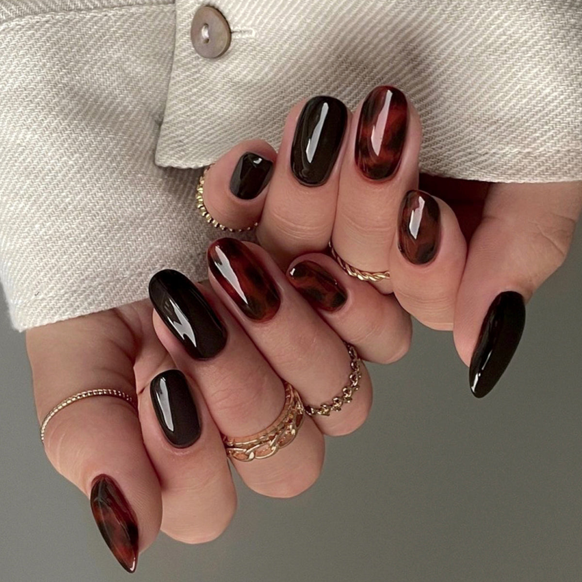 Halloween Kunstnagelset mit kreativen Motiven und glitzernden Details Brehn