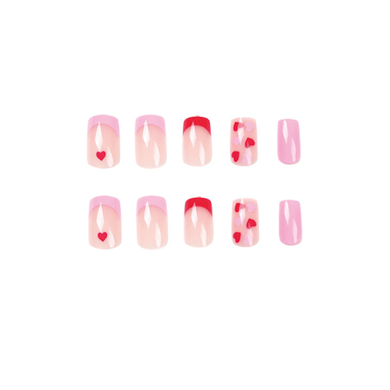 Kunstvolle Nagelkunst mit Herzmotiven Brehn