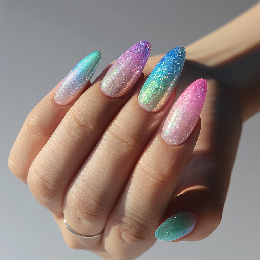 Kunstvolle Nagelverlängerungen mit Glitzer-Gradienten Brehn