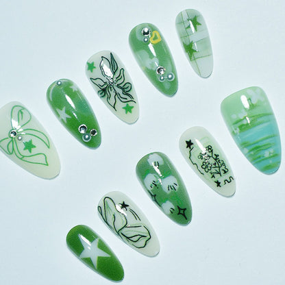 Künstlerische grüne Nagelverbesserungen Brehn